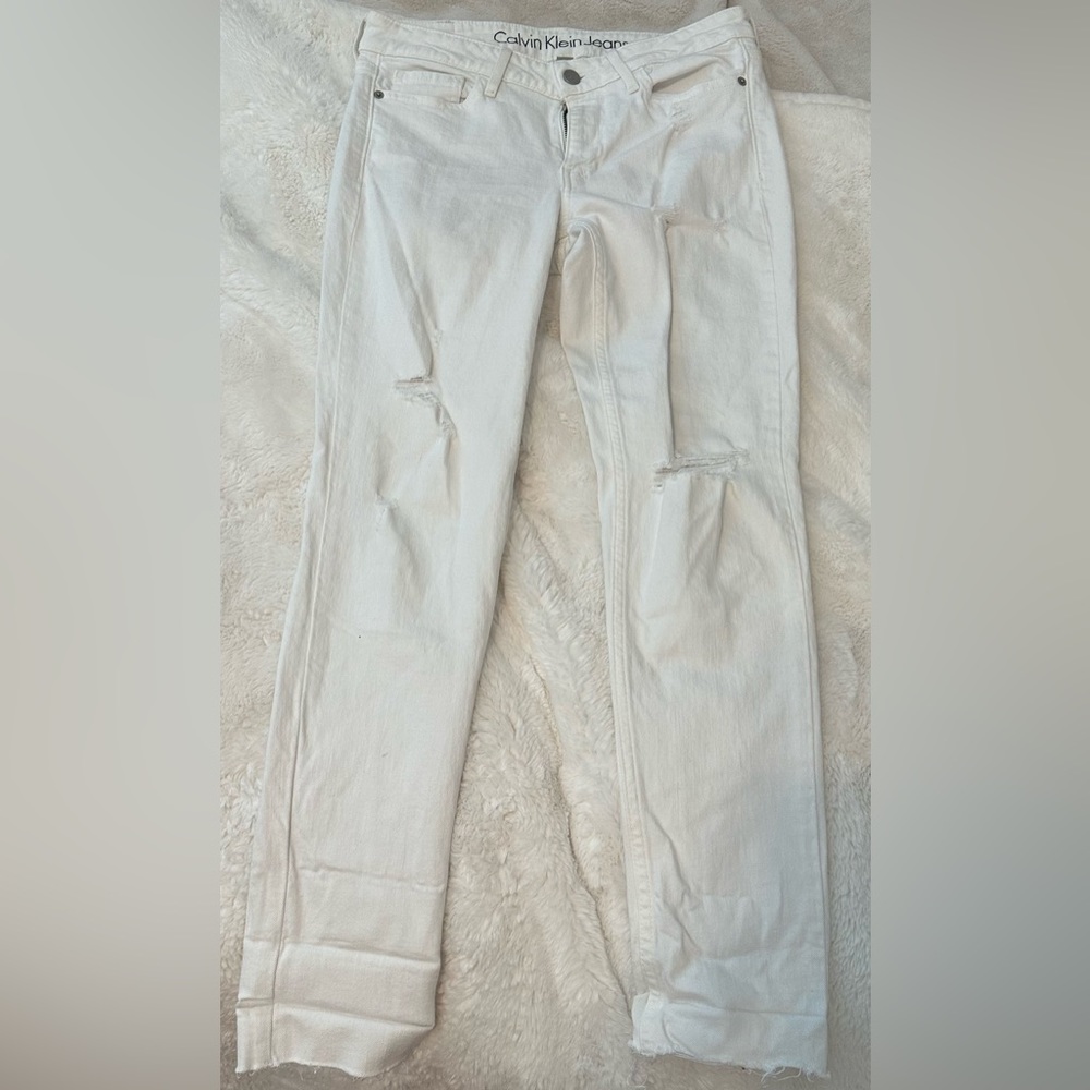 Cute white Calvin Klein ripped jeans, great condition, and size 6.